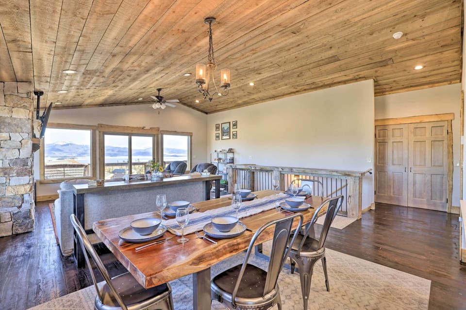 Dining Area | Dishware & Flatware Provided