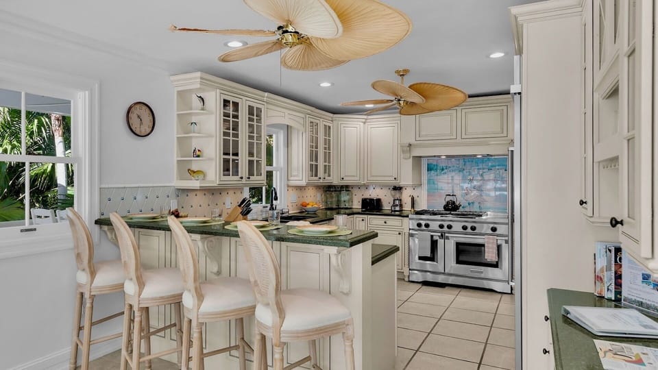 3 additional comfortable seats at the kitchen bar...