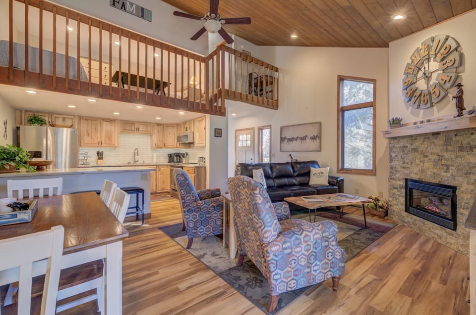 Living Area View to Interior