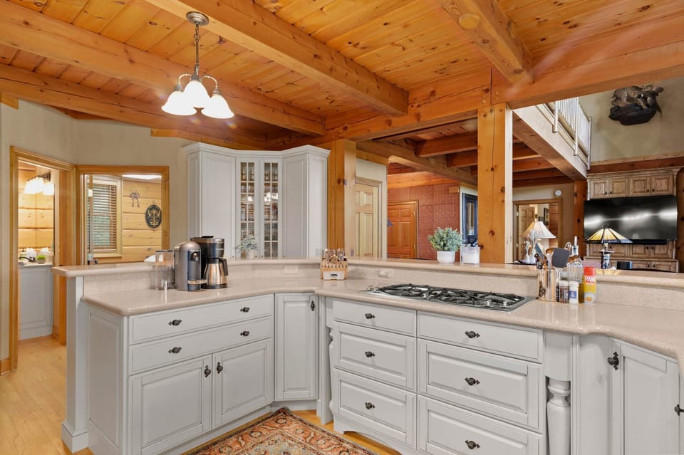 Sweetwater Lodge Kitchen 4