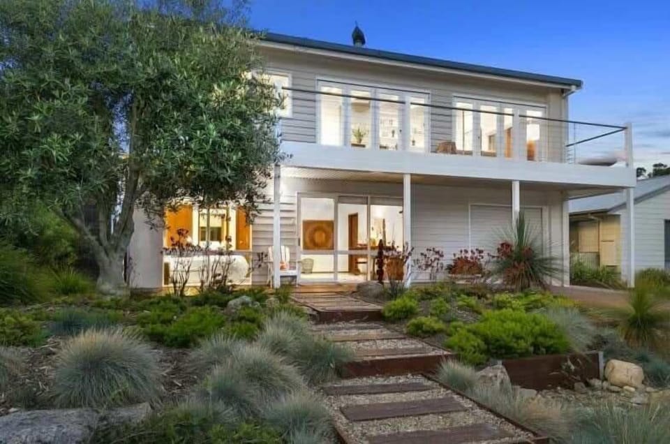 Located in a quiet court just 1.5km from Jan Juc beach, this split-level home offers stunning ocean views