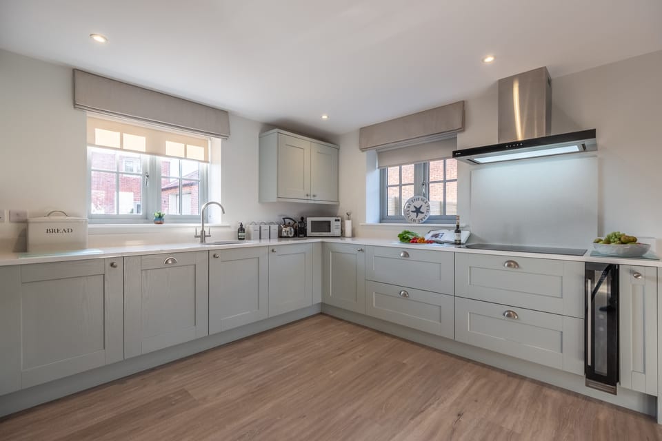 Ground floor: Spacious, well-equipped kitchen