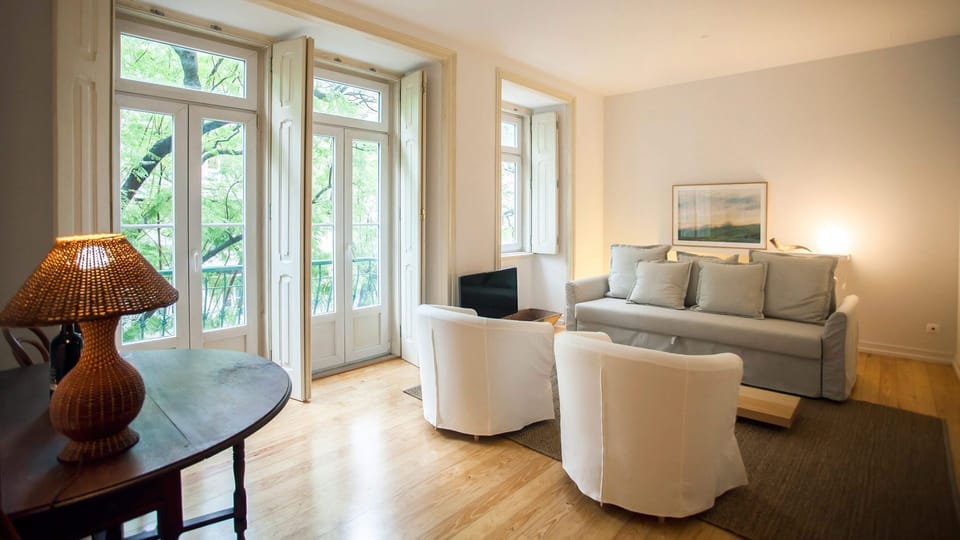 The large windows let in tons of natural light throughout the day! #light #details #apartment