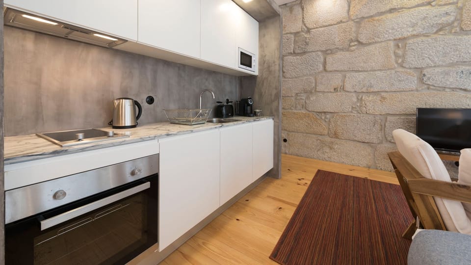 Fully equipped kitchenette