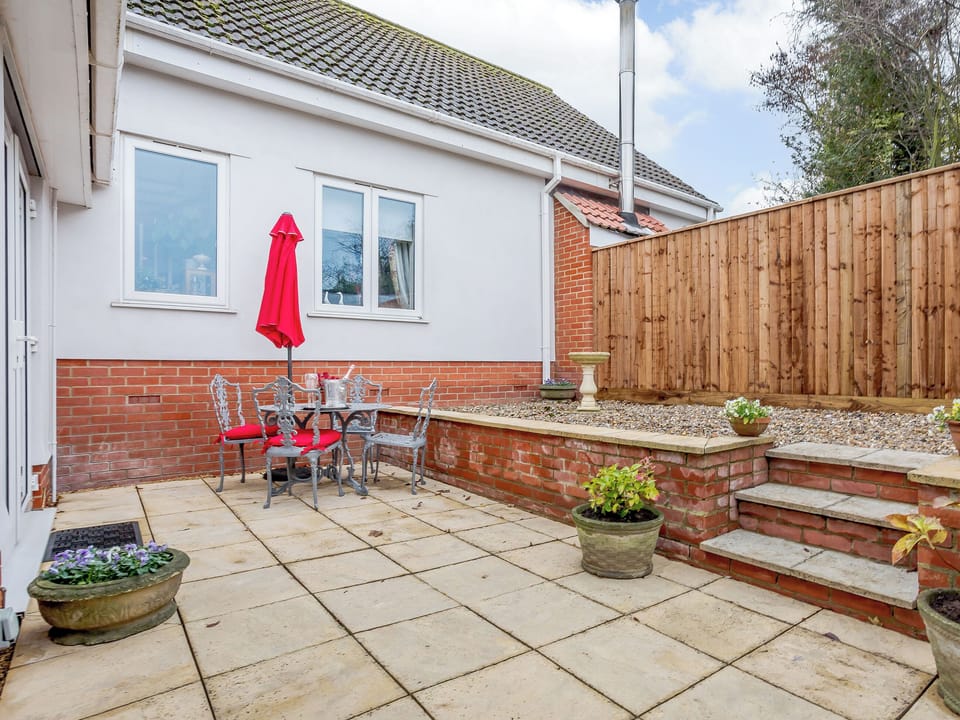 Sitting-out-area | Vineyard&rsquo;s Apartment - Vine & Vineyard&rsquo;s, Ely