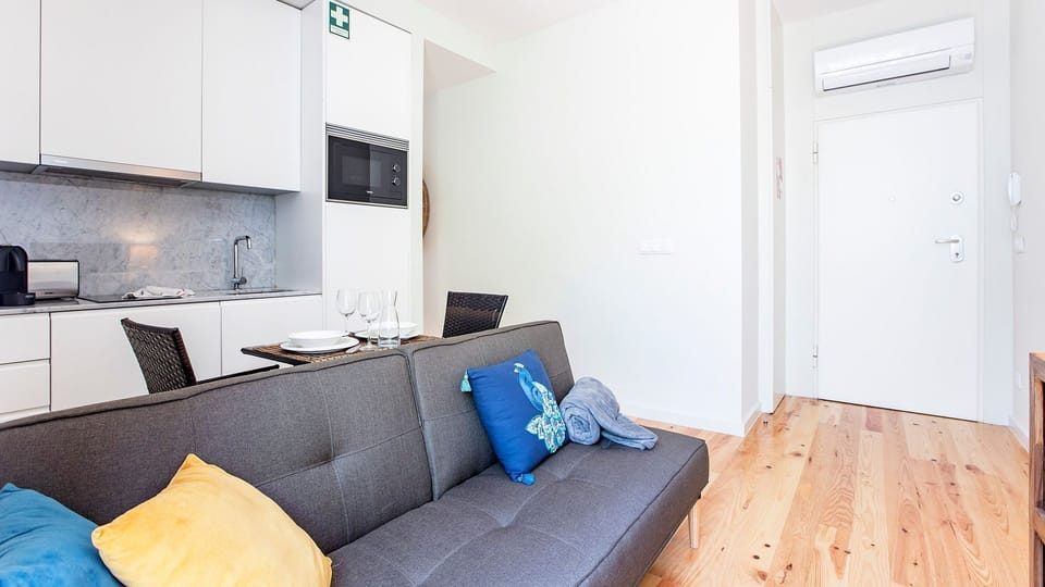 LIving area with AC #porto #airbnb