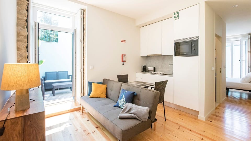 Comfortable and spacious living and dining area. #porto #airbnb