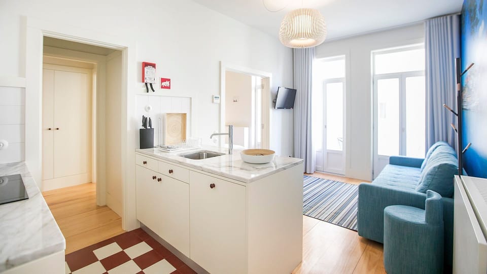 Bright and welcoming main area, perfect for relaxing, unwinding, and enjoying your time indoors.

#BrightSpace #NaturalLight #CozyStay #StayInStyle