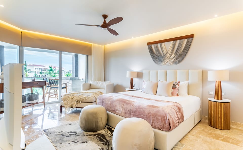 Indoors, Furniture, Bedroom, Room, Rug