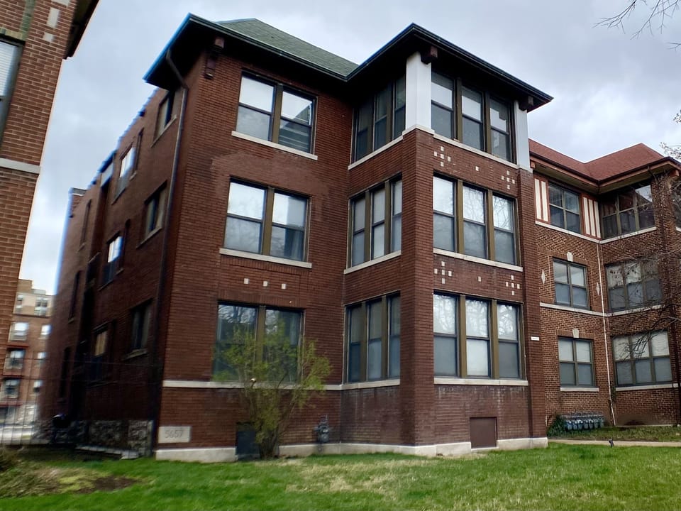 6-suite building on quiet dead-end street