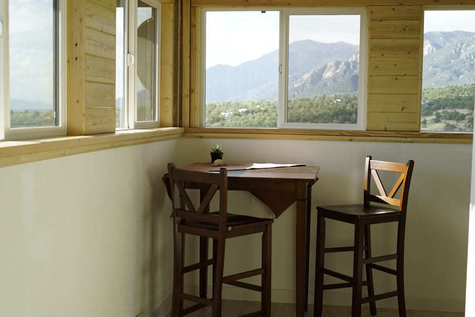 Top Level 
Dining Nook/Sun Room.
Panoramic View of the Mountains and Valley.