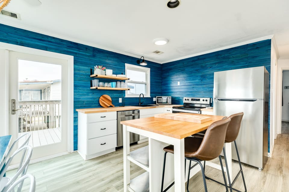 Kitchen island gives extra prep space for homecooked meals
