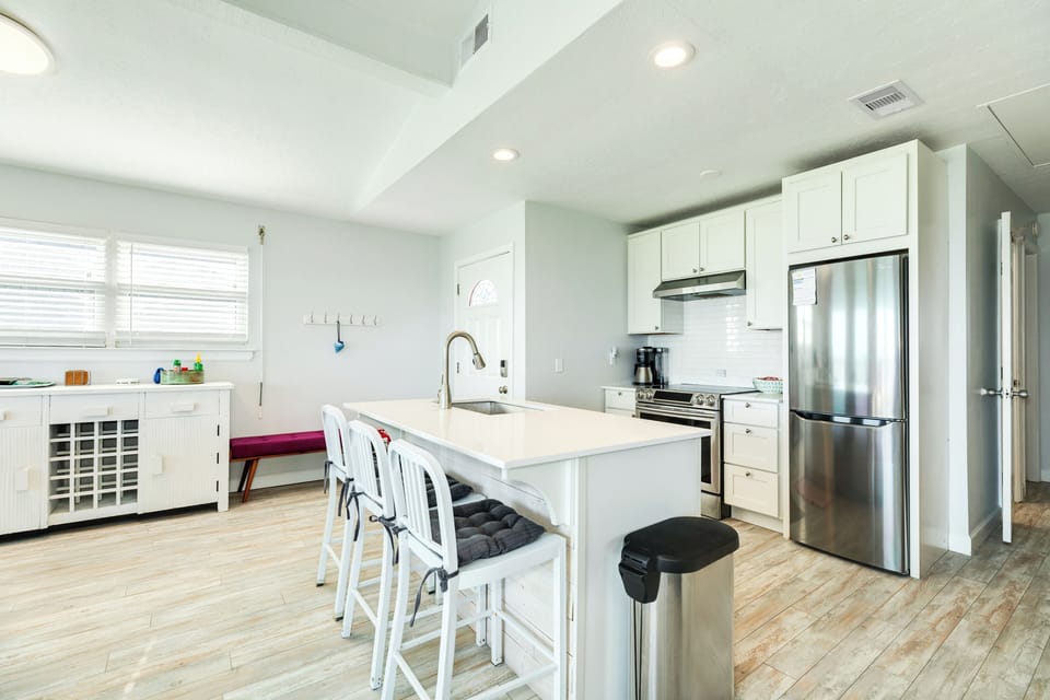 Have a snack or serve meals at the kitchen island
