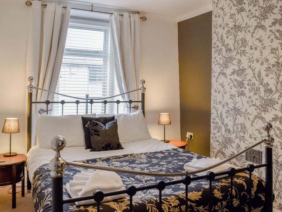 Double bedroom | Woodville, Porthmadog