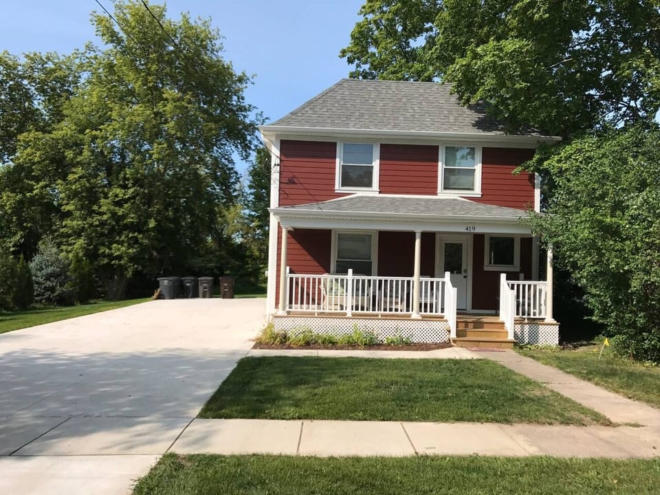 Fully Remodeled Vintage Wisconsin House - Sleeps 10