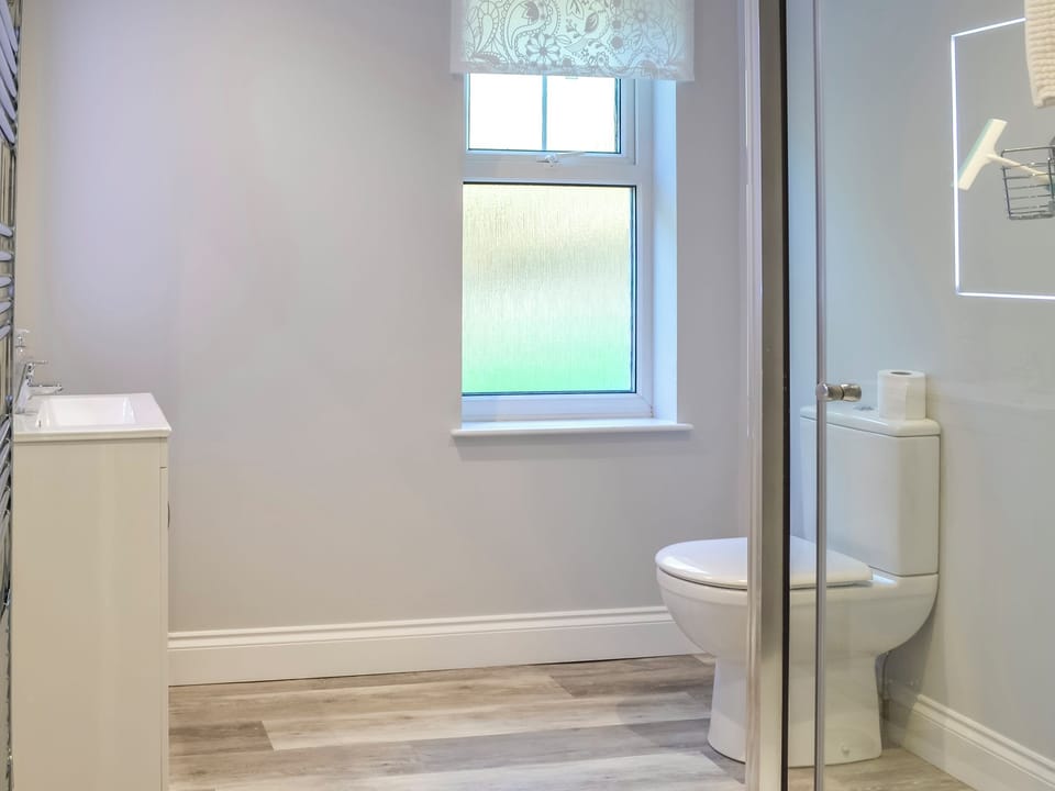 Shower room | Clarksburn Blue, Newton Stewart
