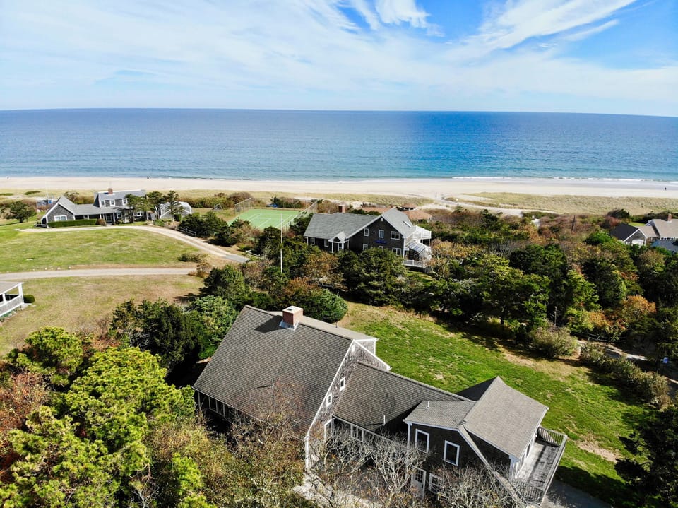 Ideal location 1 minute walk to Nauset Beach