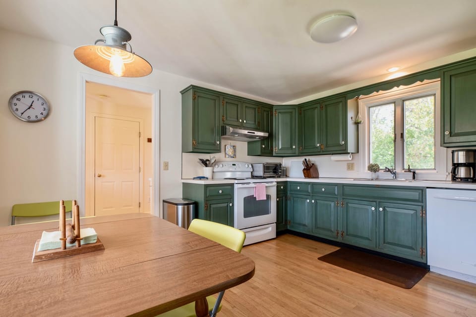 Full kitchen