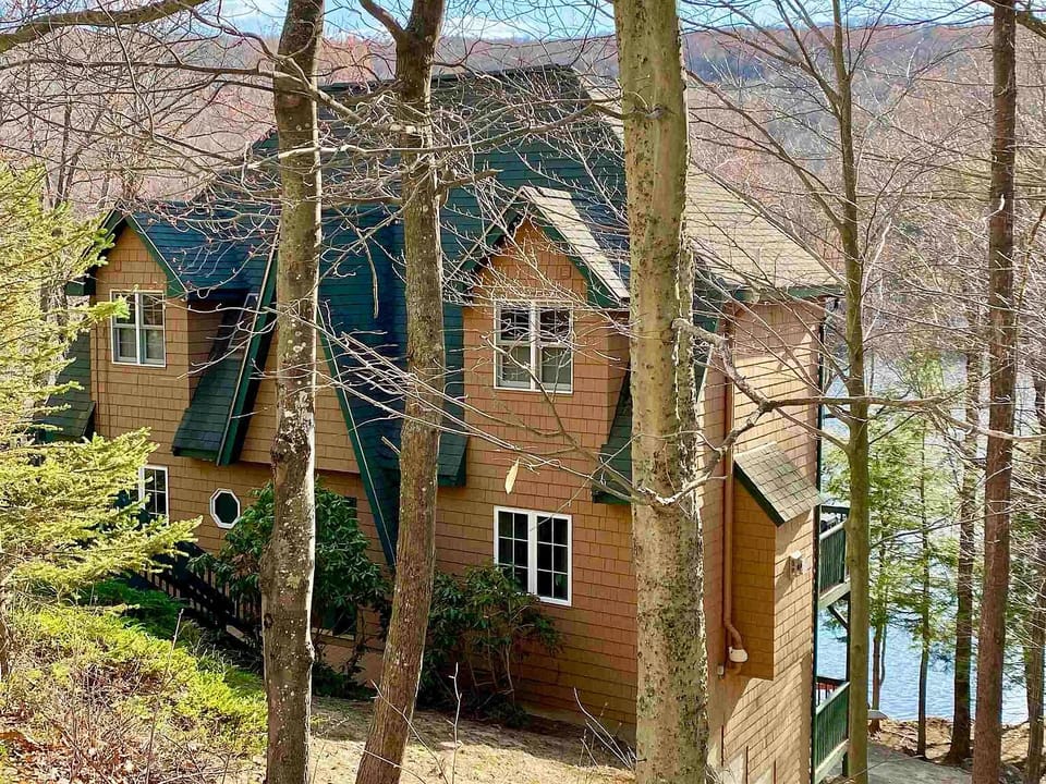 Waterfront cabin on Chalk Pond with private pond access.