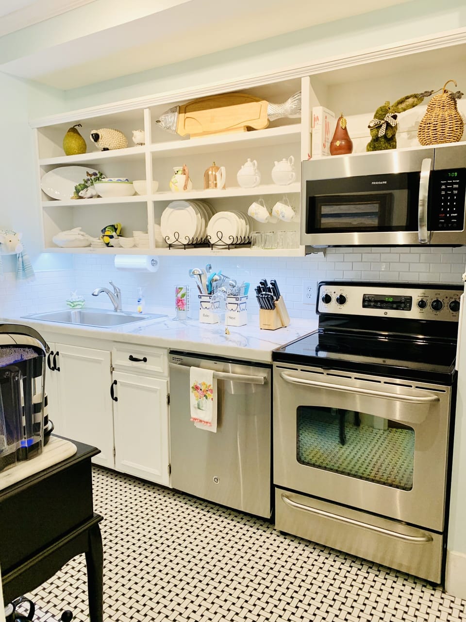 Open shelving. What you see is what’s here.