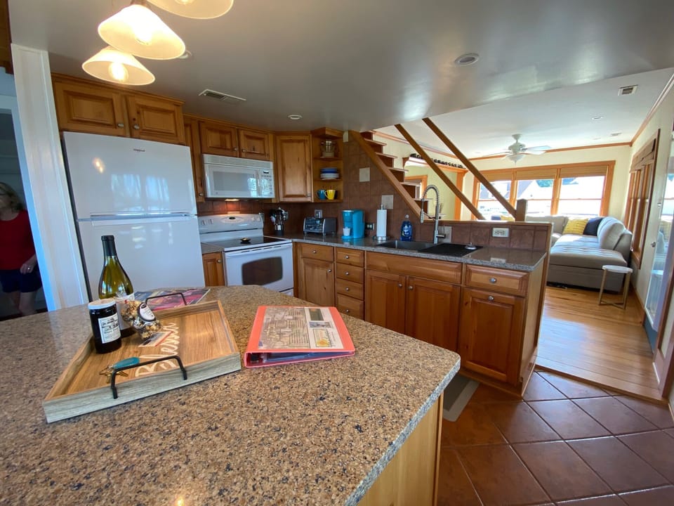 Fully equipped kitchen.