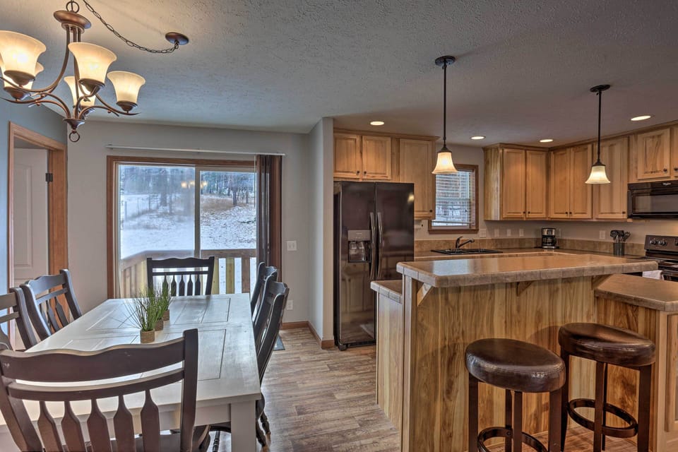 Fully Equipped Kitchen & Dining Area | Dishware & Flatware