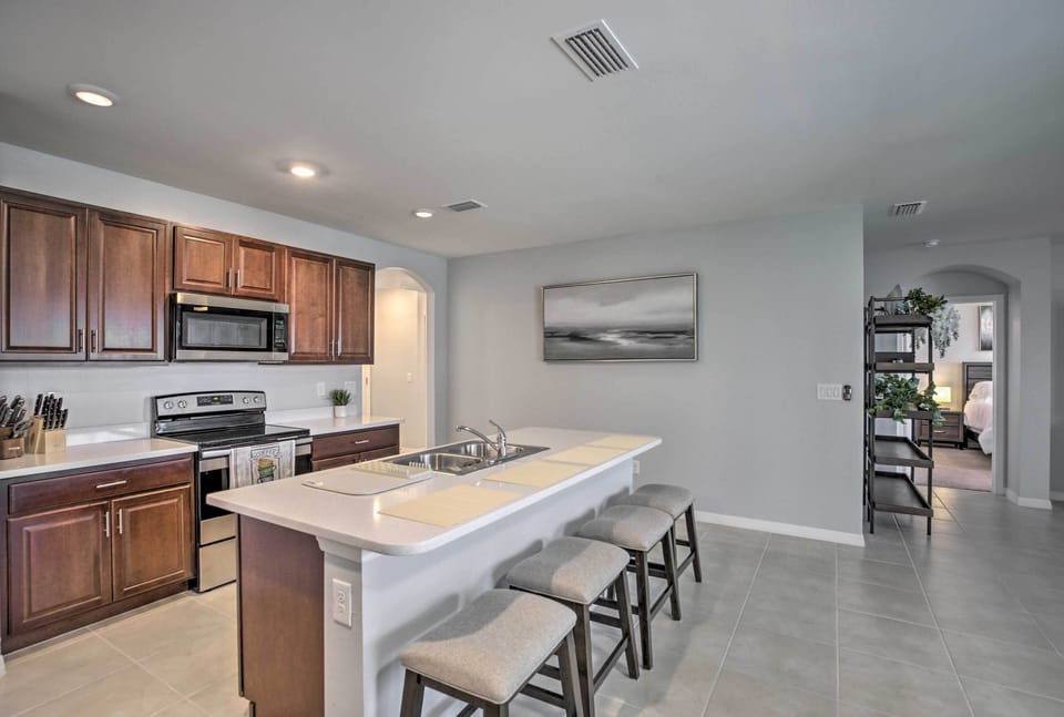 Fully Equipped Kitchen | Cooking Basics | Coffee Maker | Blender