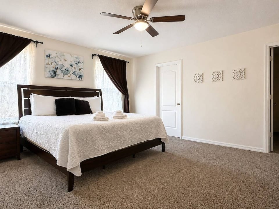 Cozy Villa w/ Private Pool & Game room 1056 House in Loughman