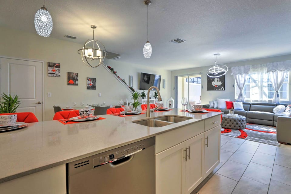 Fully Equipped Kitchen | Microwave