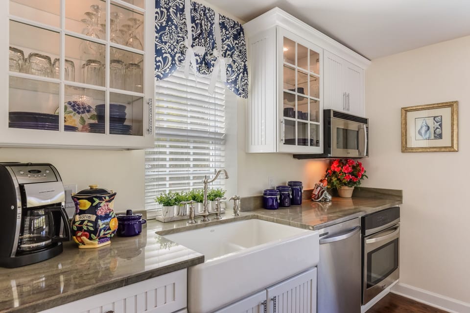 Kitchen with Farmhouse Sink