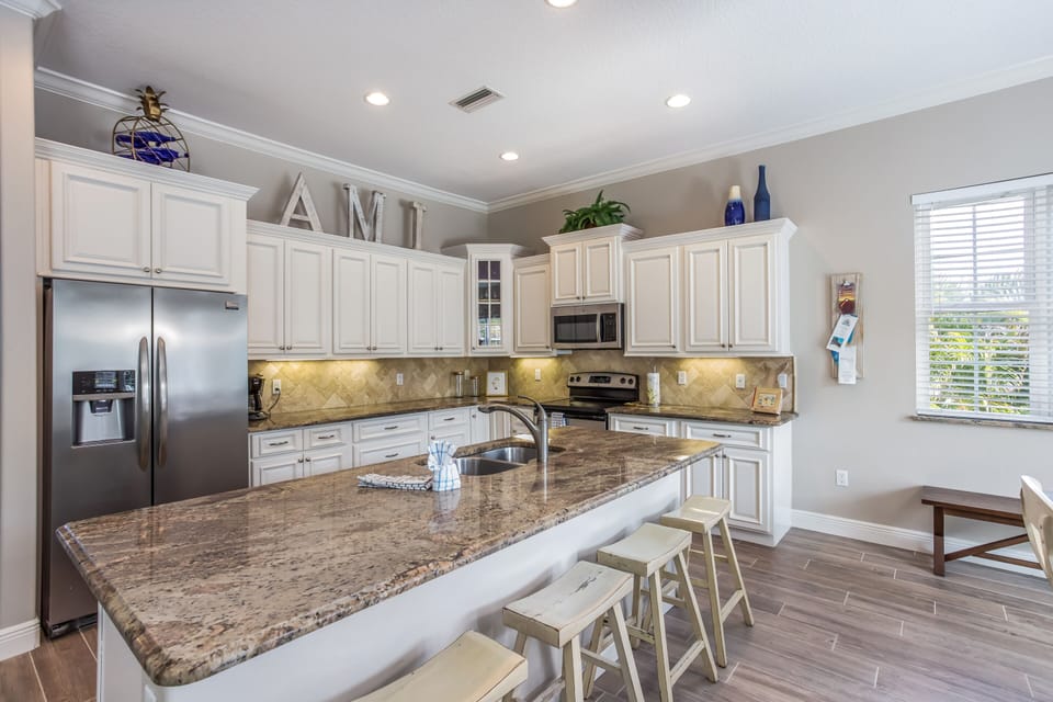 Kitchen and Hightop Seating