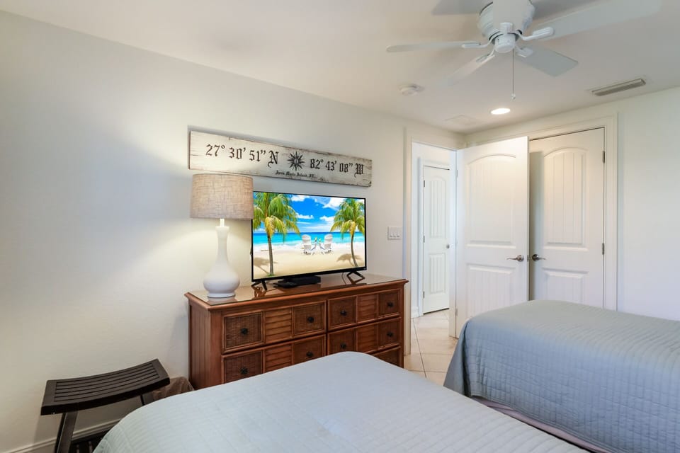 Second Bedroom - Smart TV