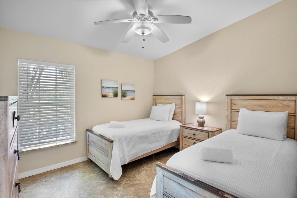 Third Bedroom, Two Twins