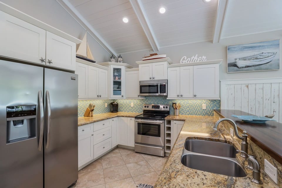 Fully equipped modern kitchen