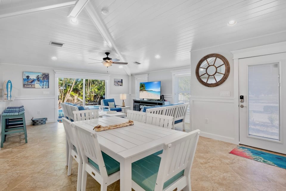 Dining area with tropical views