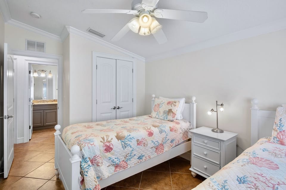 Third Bedroom, Two Twins