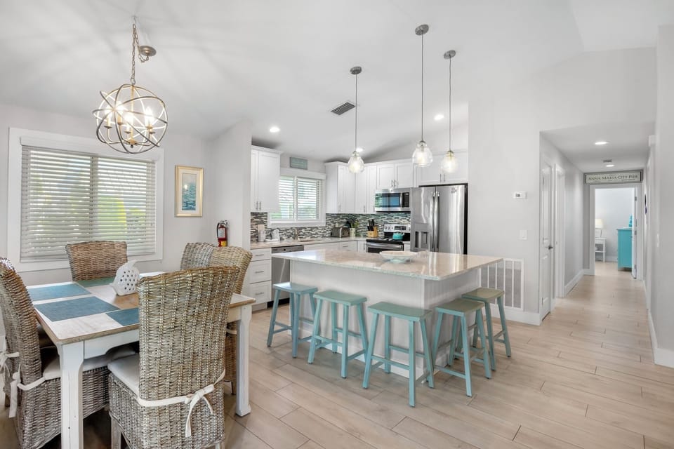 Dining/Kitchen Area