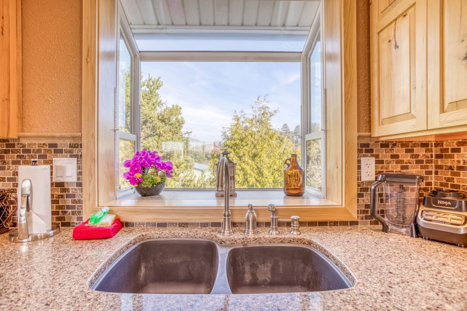 Kitchen Sink, Bungalow by the Bay