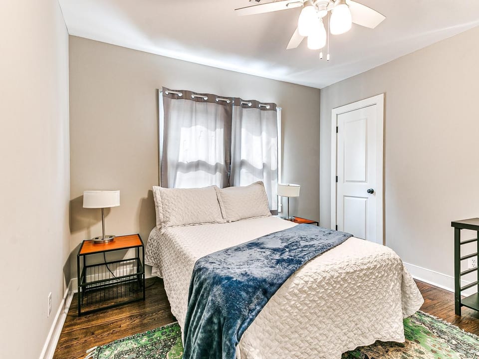 Bedroom 1 with a Full memory foam mattress 