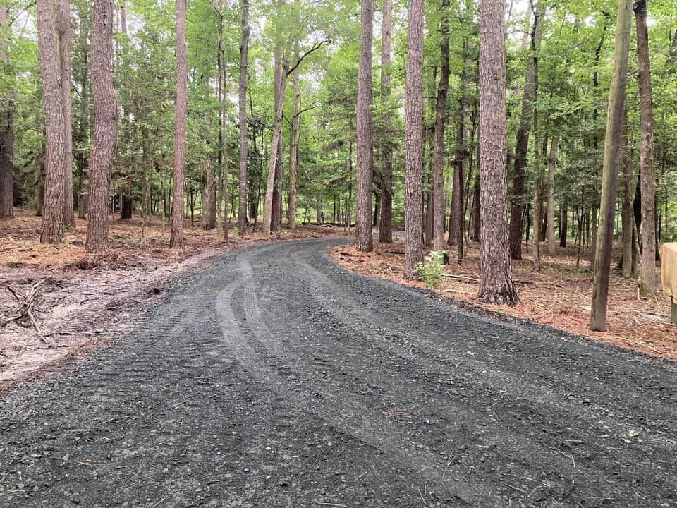 Easy and accessible drive way to the cabin 