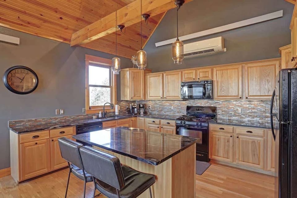 Kitchen with Granite counterts