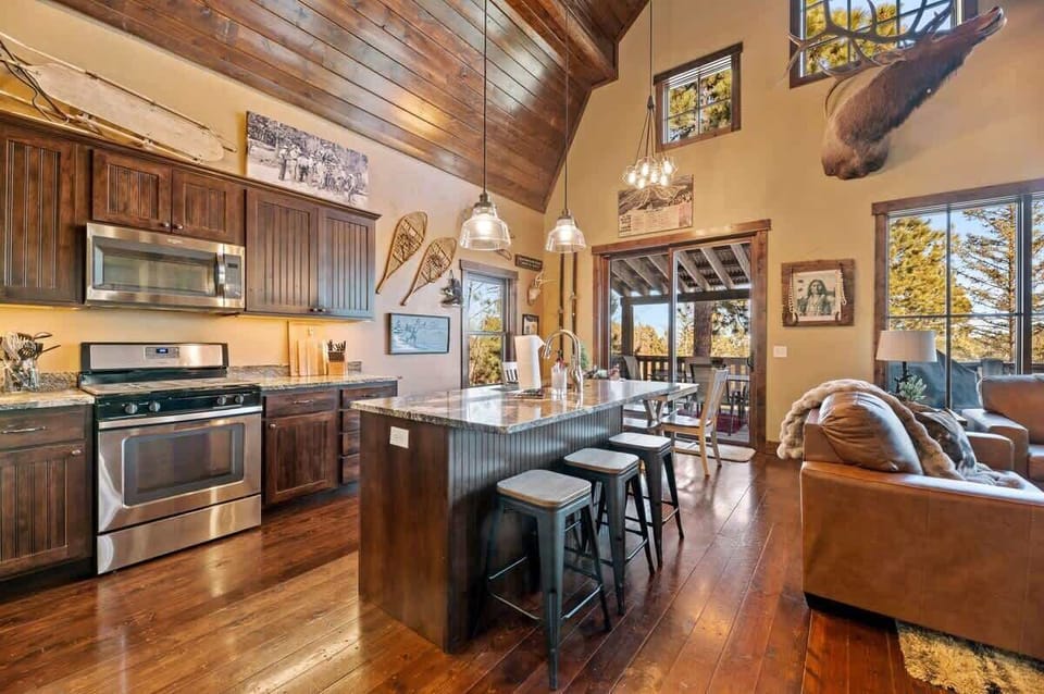 Fully equipped kitchen with dishwasher