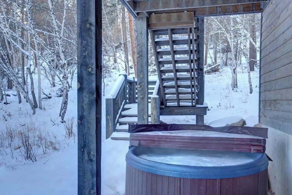 Private hot tub off of lower deck 