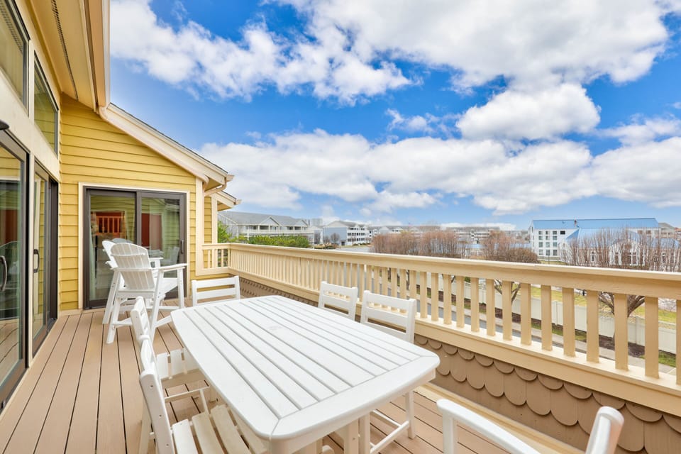 Brand new Vinyl decking with Polywood dining set and balcony seating. 