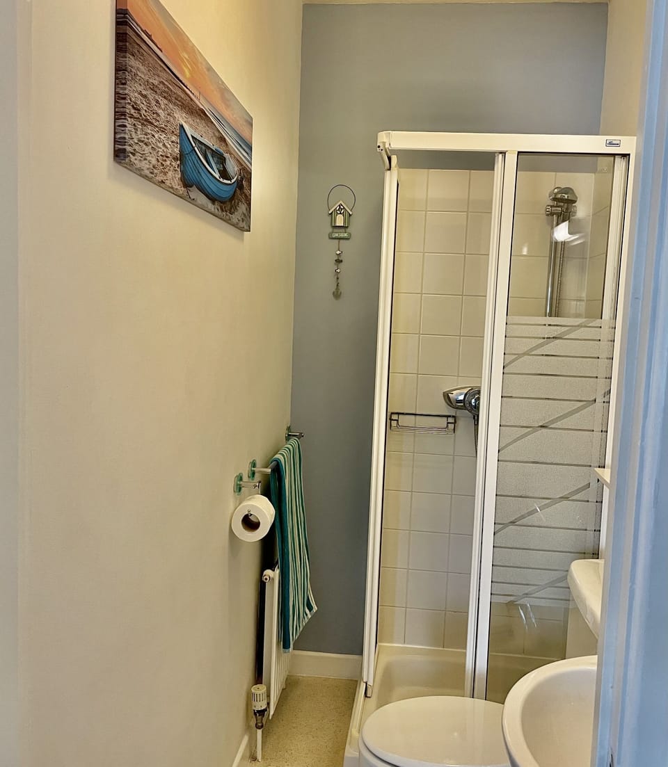 En-suite to master bedroom