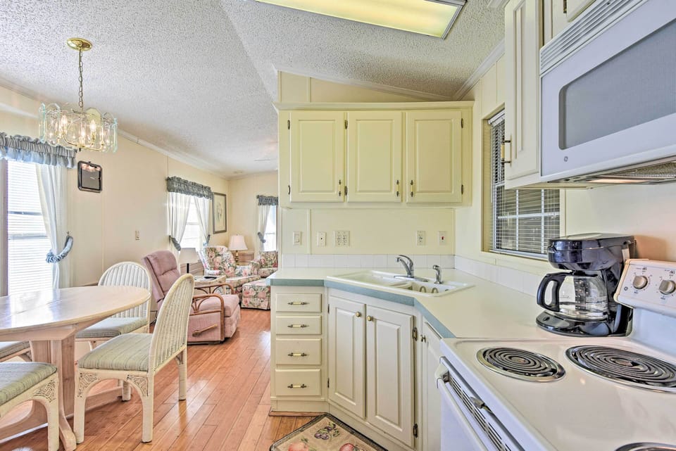 Kitchen | Toaster | Trash Bags | Paper Towels