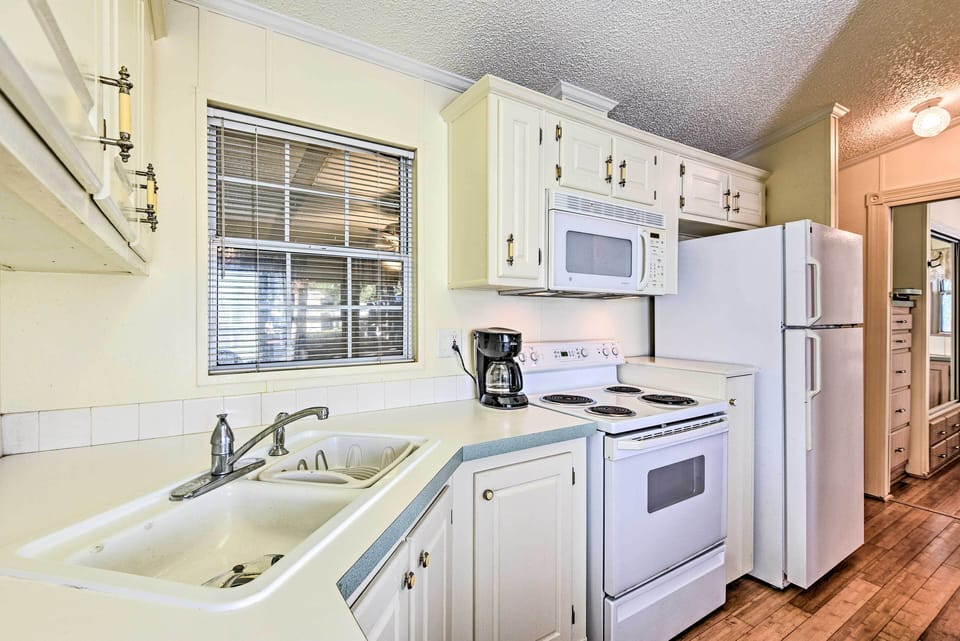 Kitchen | Well-Equipped | Cooking Basics | Dishware & Flatware