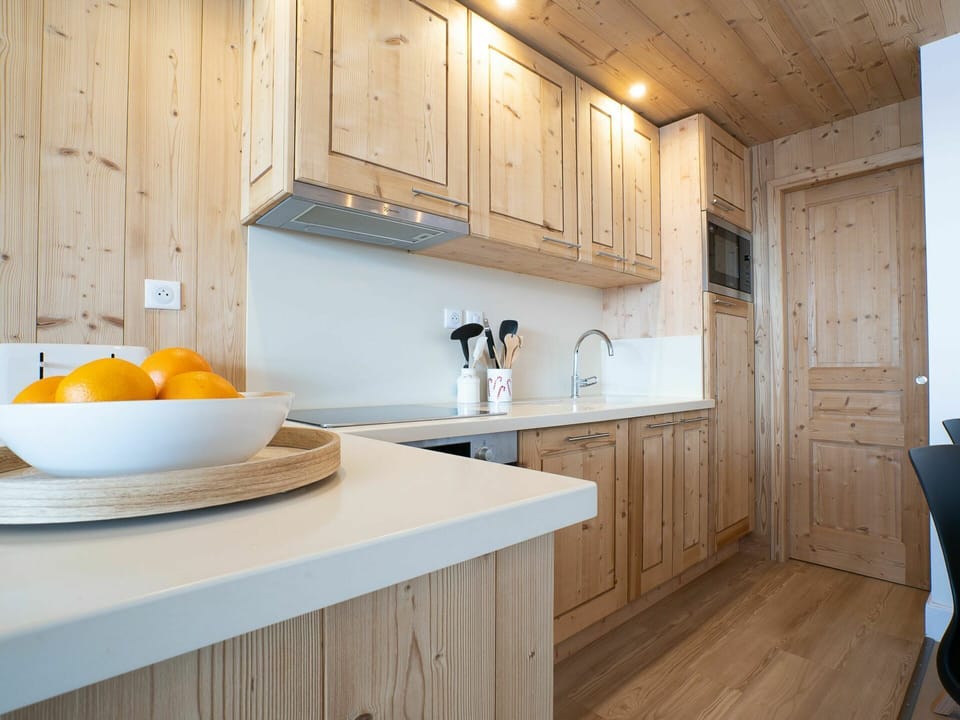Countertop, Cabinetry, Kitchen, Wood, Tap, Interior Design, Flooring, Architecture, Floor, Wood Stain