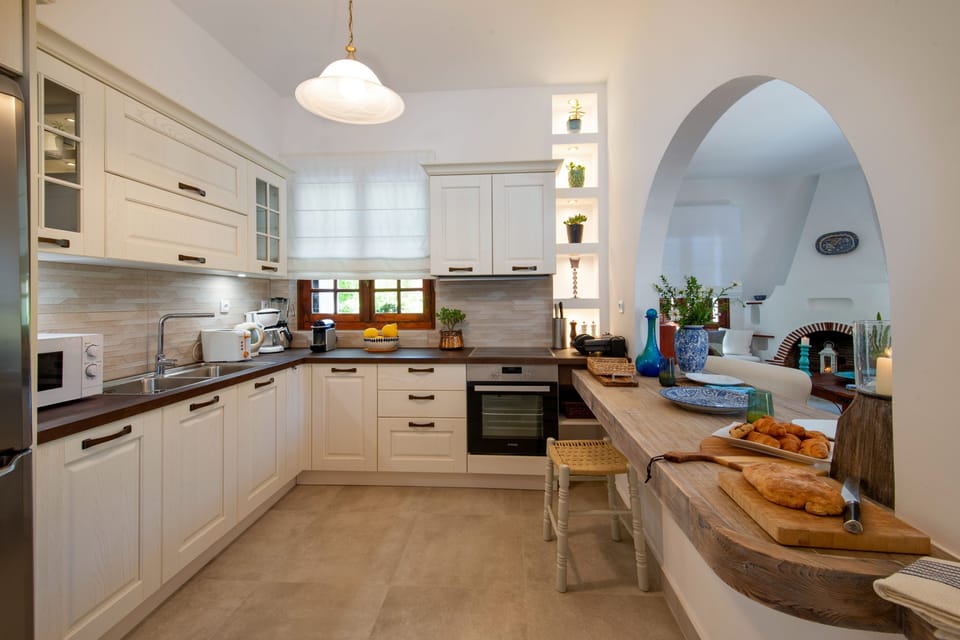Exceptional fully fitted kitchen