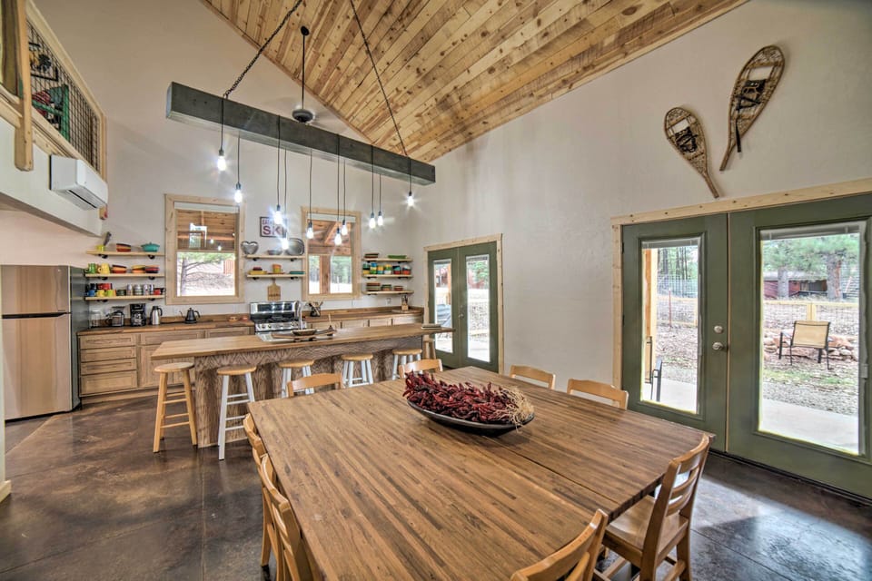 Dining Room | Breakfast Bar